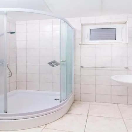 -comfort Two-bedroom F7 Apartment Lumbarda