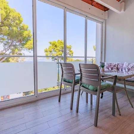 -comfort Two-bedroom F7 Apartment Lumbarda
